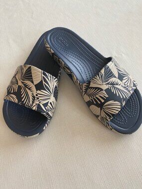 Crocs Slip On Flats Sandals Size 8 NEW!